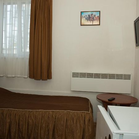 Hotel Acorn Irpin Bagian luar foto