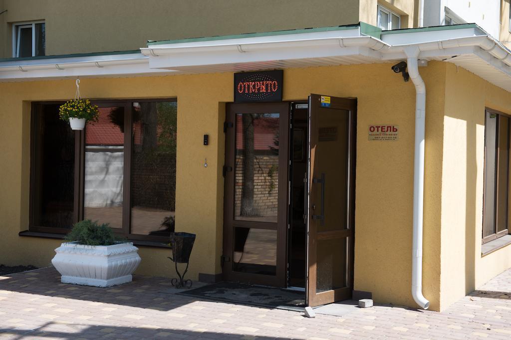 Hotel Acorn Irpin Bagian luar foto