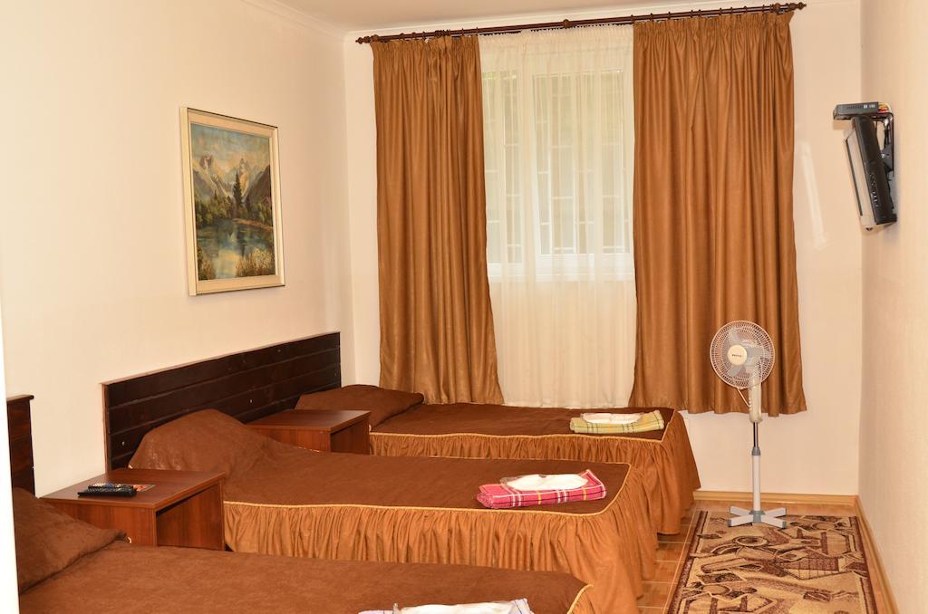 Hotel Acorn Irpin Bagian luar foto