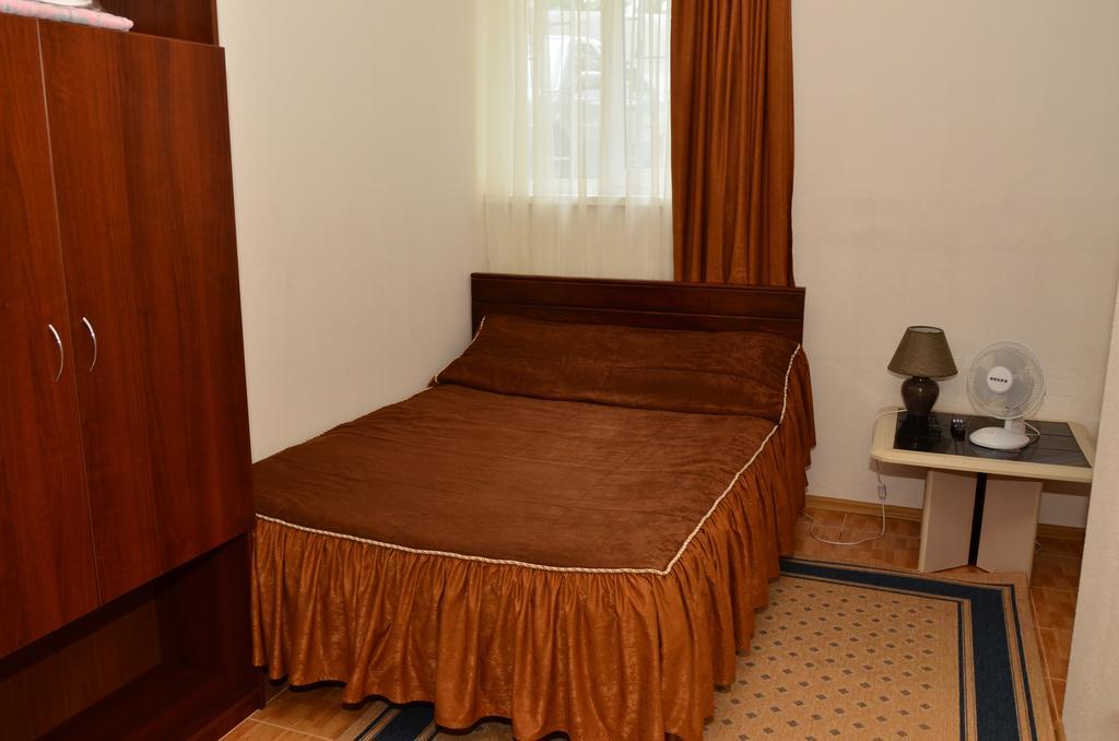 Hotel Acorn Irpin Bagian luar foto