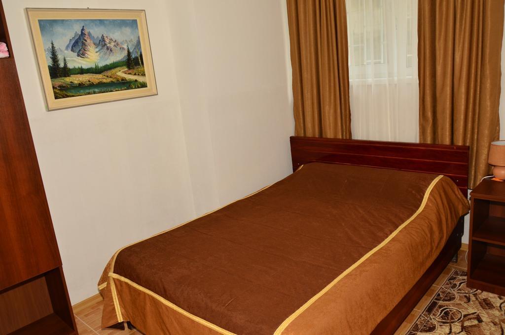 Hotel Acorn Irpin Bagian luar foto